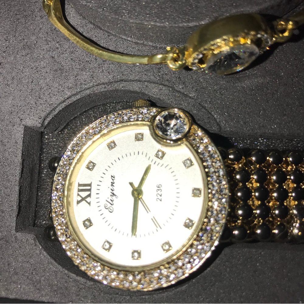 🌷Stainless Steel Back Gold Tone Watch with Bracelet